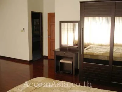 unit 4 Bedrooms  House For Rent in Sukhumvit, Bangkok  near BTS Bang Chak (119728)